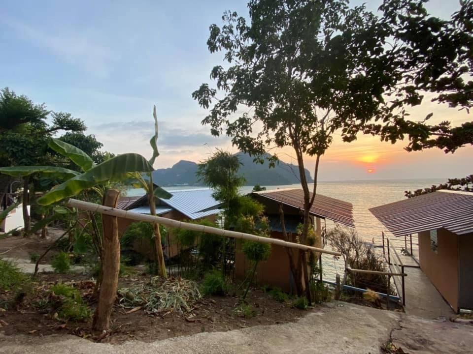 Phi Phi Seaside Bungalow Extérieur photo